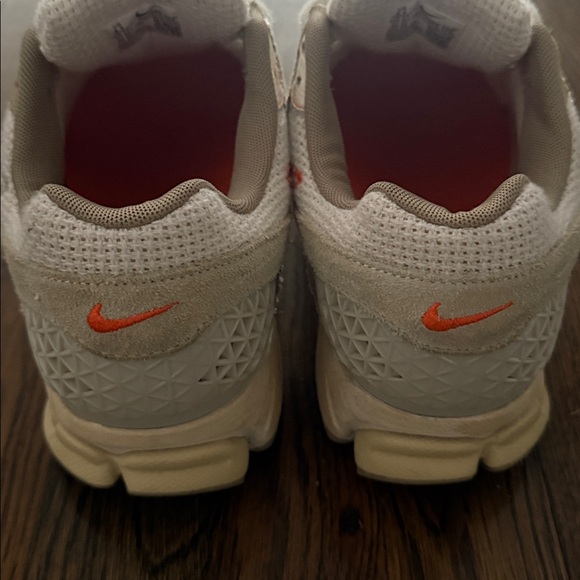 Lightly worn Nike Vomero size 8.5 in good condition no box - Picture 3 of 4